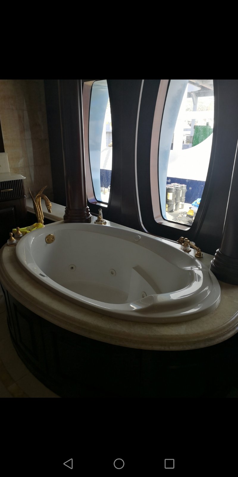 Ξύλινη βάση jacuzzi κότερου με πορτιλόνια